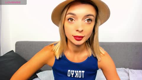 Snapshot of ellen_flow chatting on September 22, 8:40 pm ellen_flow online show from September 22, 8:40 pm