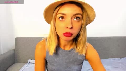 Snapshot of ellen_flow chatting on October 9, 10:03 pm ellen_flow online show from October 9, 10:03 pm