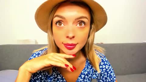 Snapshot of ellen_flow chatting on October 7, 9:30 pm ellen_flow online show from October 7, 9:30 pm