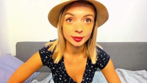 Snapshot of ellen_flow chatting on October 14, 10:01 pm ellen_flow online show from October 14, 10:01 pm