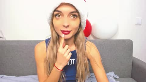ellen_flow online show from December 17, 8:32 pm