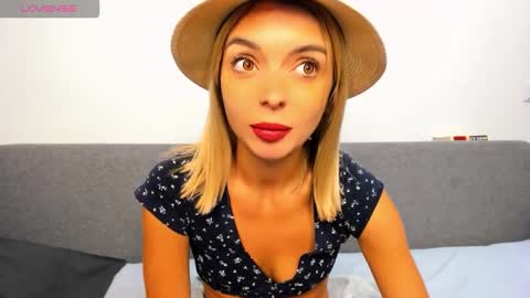 Snapshot of ellen_flow chatting on September 25, 9:23 pm ellen_flow online show from September 25, 9:23 pm