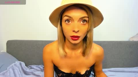 Snapshot of ellen_flow chatting on October 15, 10:01 pm ellen_flow online show from October 15, 10:01 pm