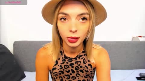 Snapshot of ellen_flow chatting on September 23, 8:51 pm ellen_flow online show from September 23, 8:51 pm