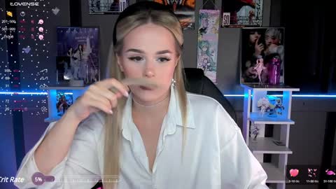 Snapshot of ellensoftt chatting on February 1, 6:19 pm Maria online show from February 1, 6:19 pm