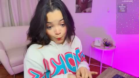 Snapshot of elli_snow chatting on October 7, 12:20 pm elli_snow online show from October 7, 12:20 pm