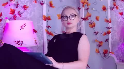 Elliana online show from October 28, 8:09 am