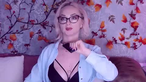 Elliana online show from September 29, 8:41 am