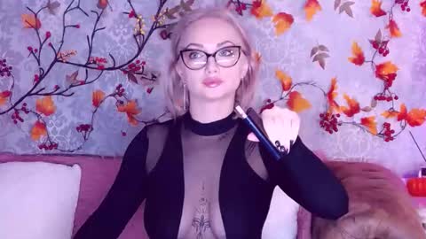 Elliana online show from October 27, 7:48 am