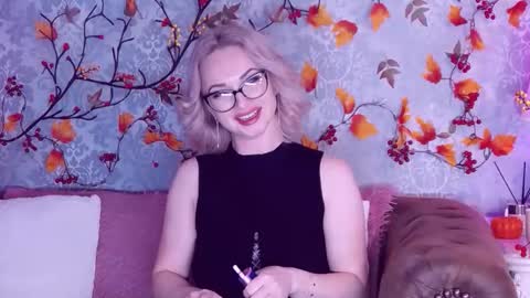 Elliana online show from October 29, 8:18 am