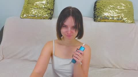 Snapshot of ellie_babyy chatting on January 9, 2:18 pm Ellie online show from January 9, 2:18 pm
