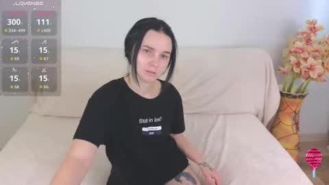 Snapshot of ellie_babyy chatting on September 13, 8:55 am Ellie online show from September 13, 8:55 am