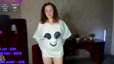 Snapshot of ellie_coy_ chatting on October 30, 1:45 pm Ellie online show from October 30, 1:45 pm