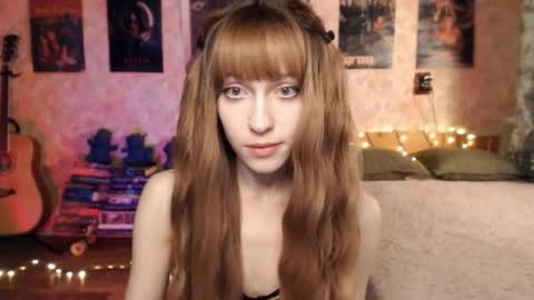 ellie_friendly online show from December 28, 12:15 am