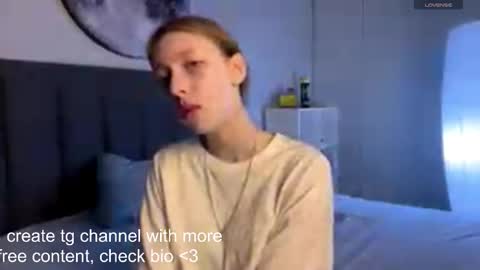 Snapshot of ellie_hollow chatting on October 29, 7:23 am Ellie online show from October 29, 7:23 am