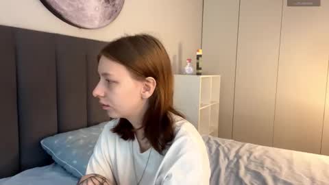 Snapshot of ellie_hollow chatting on September 21, 7:07 am Ellie online show from September 21, 7:07 am