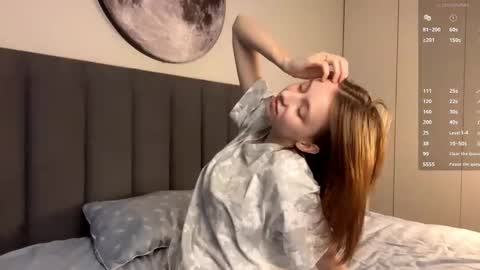 Snapshot of ellie_hollow chatting on September 20, 7:06 am Ellie online show from September 20, 7:06 am