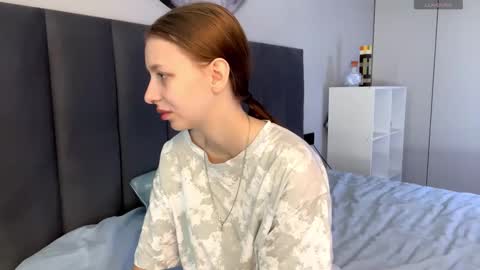 Snapshot of ellie_hollow chatting on September 30, 7:14 am Ellie online show from September 30, 7:14 am