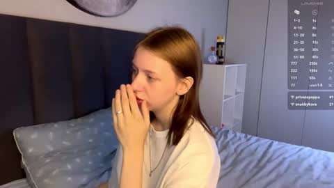 Snapshot of ellie_hollow chatting on September 25, 7:40 am Ellie online show from September 25, 7:40 am