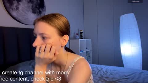 Snapshot of ellie_hollow chatting on October 30, 7:33 am Ellie online show from October 30, 7:33 am