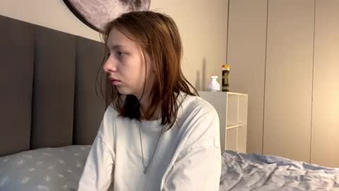 Snapshot of ellie_hollow chatting on September 18, 7:07 am Ellie online show from September 18, 7:07 am