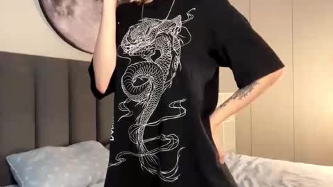 Snapshot of ellie_hollow chatting on September 17, 7:06 am Ellie online show from September 17, 7:06 am