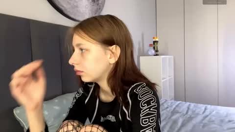 Snapshot of ellie_hollow chatting on October 2, 7:35 am Ellie online show from October 2, 7:35 am