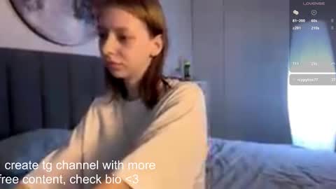 Snapshot of ellie_hollow chatting on October 24, 7:26 am Ellie online show from October 24, 7:26 am