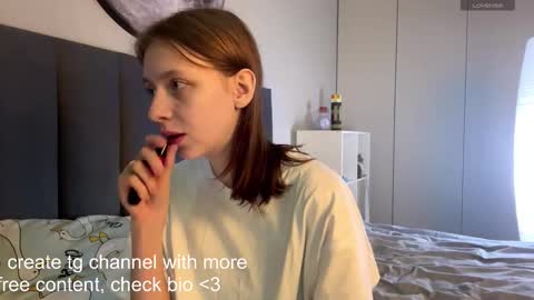 Snapshot of ellie_hollow chatting on October 18, 7:11 am Ellie online show from October 18, 7:11 am