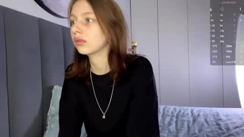 Snapshot of ellie_hollow chatting on October 3, 7:46 am Ellie online show from October 3, 7:46 am