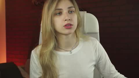 Snapshot of elliecutes chatting on September 29, 8:41 am elliecutes online show from September 29, 8:41 am