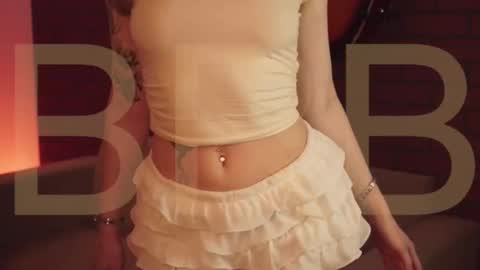 Snapshot of elliecutes chatting on October 31, 11:25 am elliecutes online show from October 31, 11:25 am