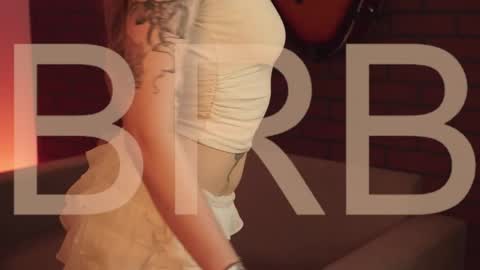 elliecutes online show from April 12, 8:39 am