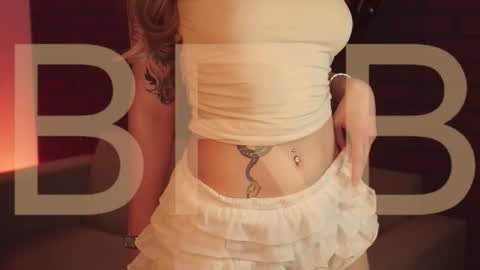 Snapshot of elliecutes chatting on October 17, 8:17 am elliecutes online show from October 17, 8:17 am