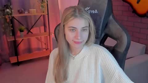 elliecutes online show from December 8, 8:20 am