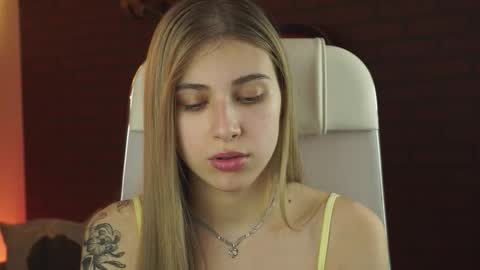 Snapshot of elliecutes chatting on October 13, 9:01 am elliecutes online show from October 13, 9:01 am