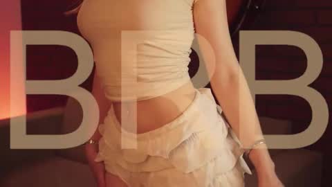 Snapshot of elliecutes chatting on October 25, 8:44 am elliecutes online show from October 25, 8:44 am