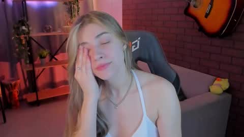 elliecutes online show from December 13, 6:53 am