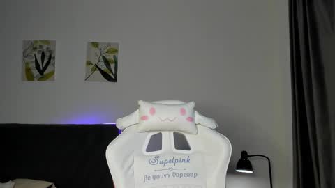 elliedi online show from September 24, 7:46 pm