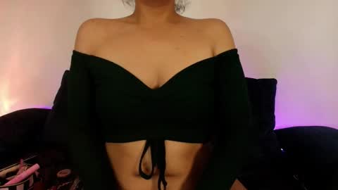 Snapshot of elliee1 chatting on September 27, 2:24 pm elliee1 online show from September 27, 2:24 pm