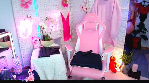 Snapshot of elliekarrrx chatting on February 24, 10:47 pm EllieKarr online show from February 24, 10:47 pm