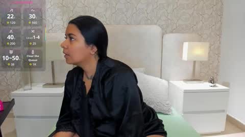   online show from November 11, 12:35 pm