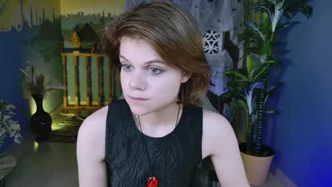 Snapshot of elliemurler chatting on October 31, 2:43 pm elliemurler online show from October 31, 2:43 pm