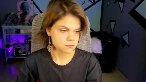 Snapshot of elliemurler chatting on October 22, 9:03 am elliemurler online show from October 22, 9:03 am