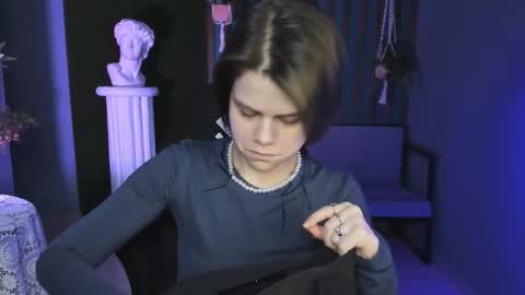 Snapshot of elliemurler chatting on October 17, 9:12 am elliemurler online show from October 17, 9:12 am