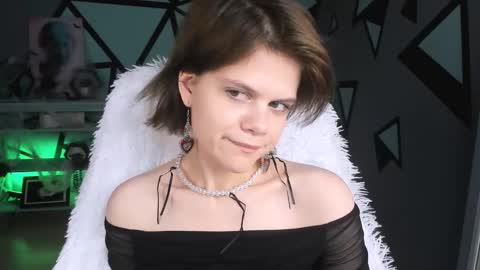 Snapshot of elliemurler chatting on October 19, 9:33 am elliemurler online show from October 19, 9:33 am