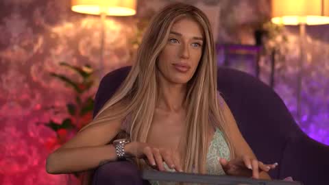 Ellie online show from September 22, 8:35 am