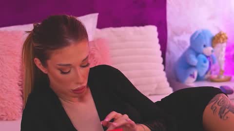 EllinaNuria online show from March 27, 5:42 am