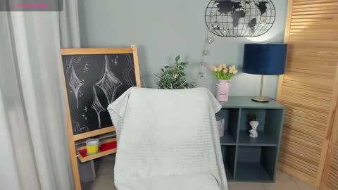 elliup online show from April 12, 4:10 pm