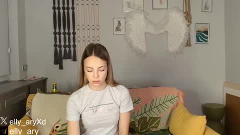 elly_ary online show from December 17, 10:03 pm